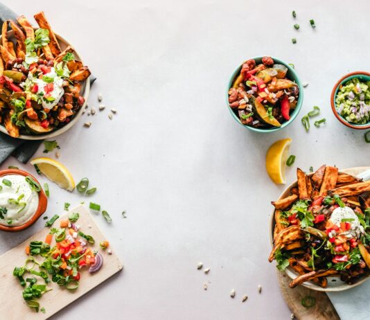 건강한 몸을 위한 다이어트와 운동의 효과적인 전략 cooked dishes on plates and bowls