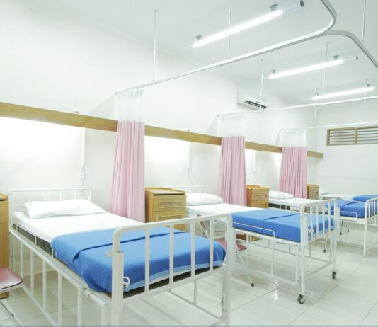 경영난 겪고 있는 수련병원에 건강보험 선지급 지원한다 empty hospital bed inside room