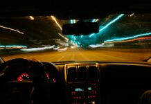 화물차·버스도 자율운행 시대…국토부, 시범운행지구 4곳 선정 person driving car during night time