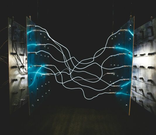 한-미, ‘에너지 민관 협력채널’ 구축 합의…장관급 대화 등 정례화 two square blue LED lights