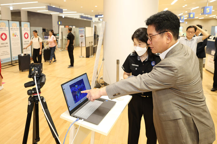 세관의 검사 절차 등을 직접 점검