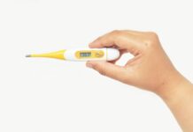 독감 예방을 위한 일상 속 실천 방법 white and blue clearblue thermometer