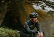운동과 면역력: 적절한 운동으로 면역 기능을 증진하는 법 man sitting on road bike near trees