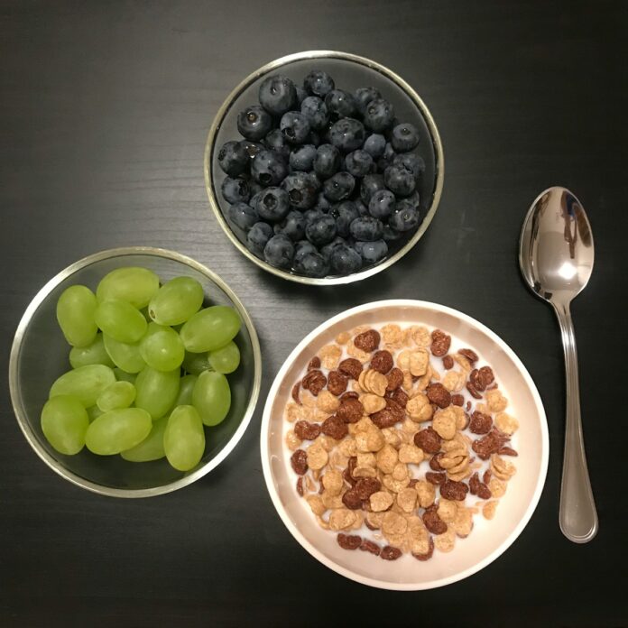 Photo by Kriszti Babicz a bowl of cereal, a bowl of grapes and a bowl of cereal