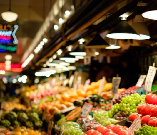 일상 속 웰니스 문화, 작은 변화로 건강한 삶 만들기 vegetable stand photo